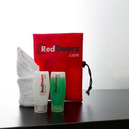 Reddoorz Plus Near Mall Ciputra Jakarta Eksteriør billede