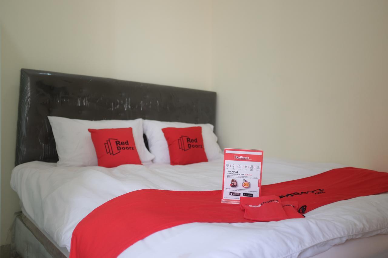 Reddoorz Plus Near Mall Ciputra Jakarta Eksteriør billede