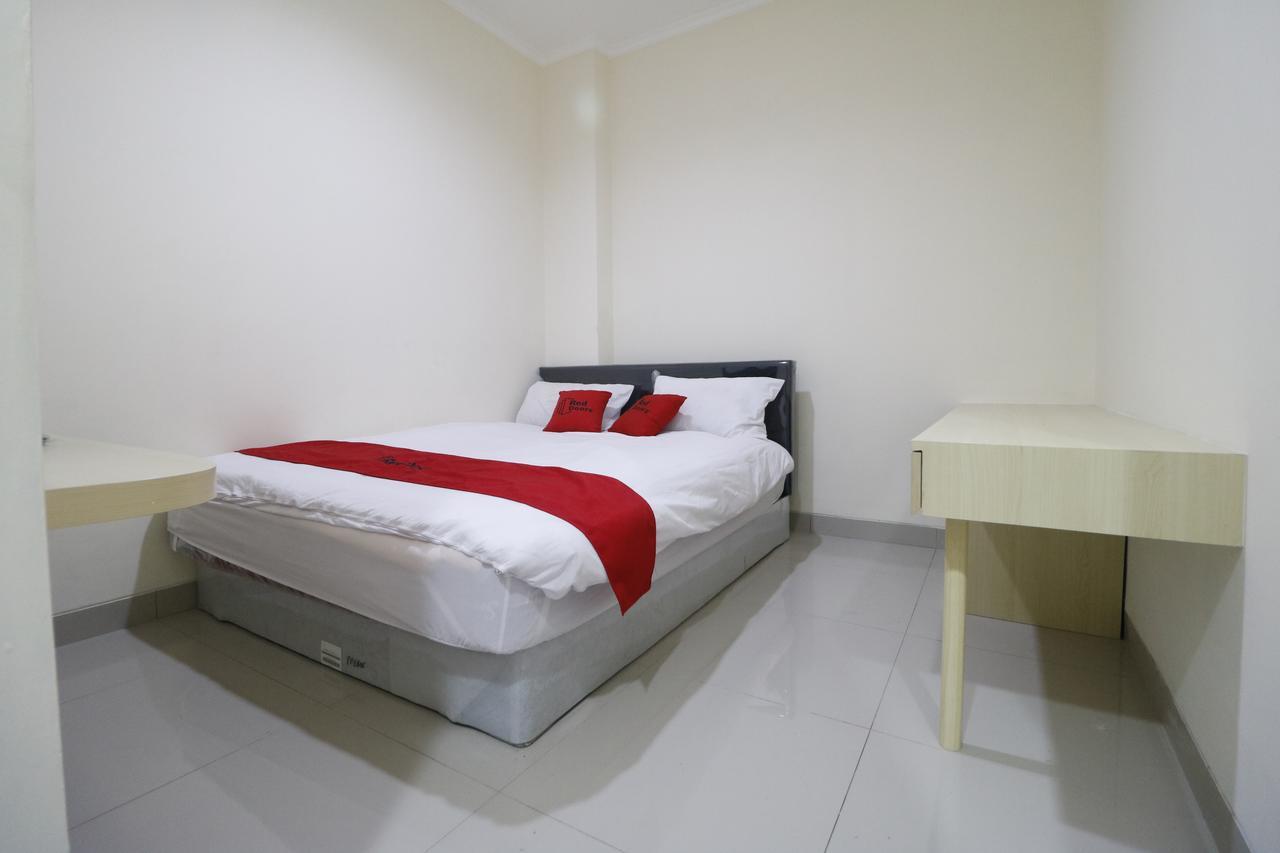 Reddoorz Plus Near Mall Ciputra Jakarta Eksteriør billede